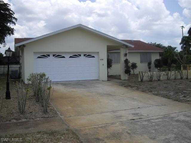 1216 Woodridge Ave., Naples, FL
