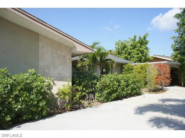 3425 Toledo Way, Naples, FL 34105