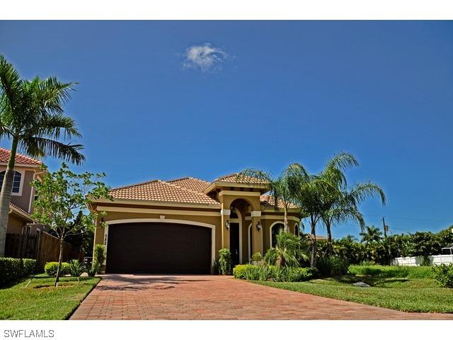 582 110th Ave., Naples, FL 34108