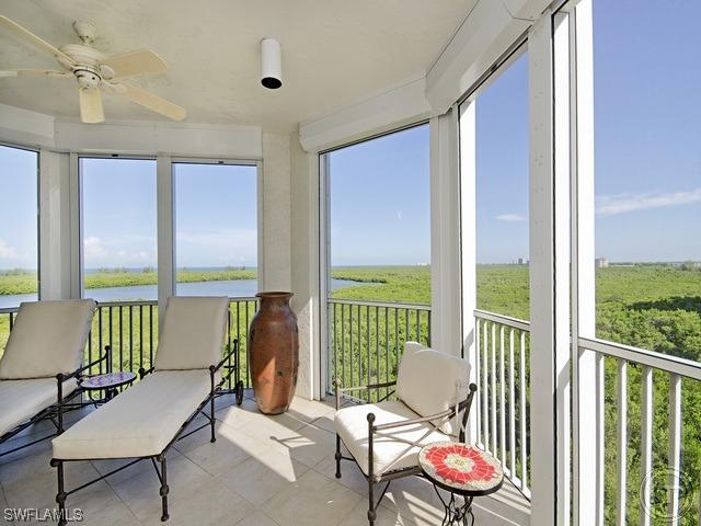 285 Grande Way #806, Naples, FL 34110