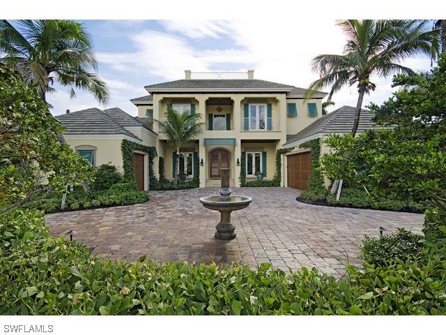 3243 Gin Ln., Naples, FL 34102