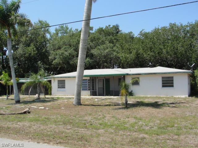 2200 Pineland Ave., Naples, FL