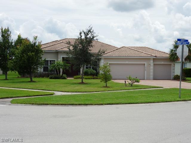 2163 Grove Dr., Naples, FL 34120