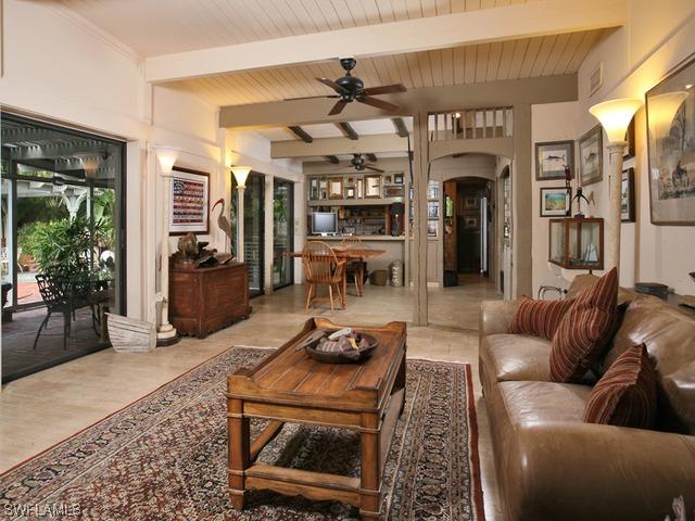 575 Palm Cir., Naples, FL 34102