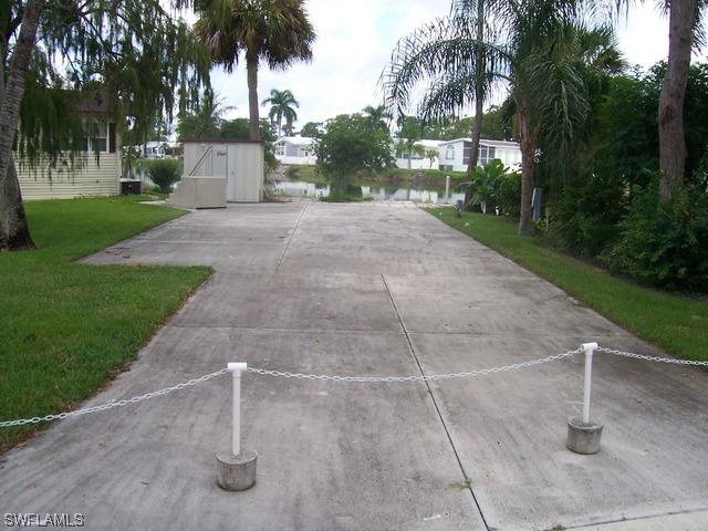 390 Leopard Ln., Naples, FL 34114