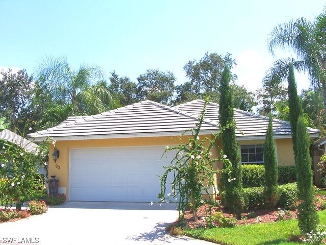90 Fountain Cir., Naples, FL 34119