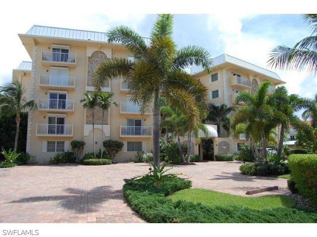 3000 Gulf Shore Blvd. #305, Naples, FL