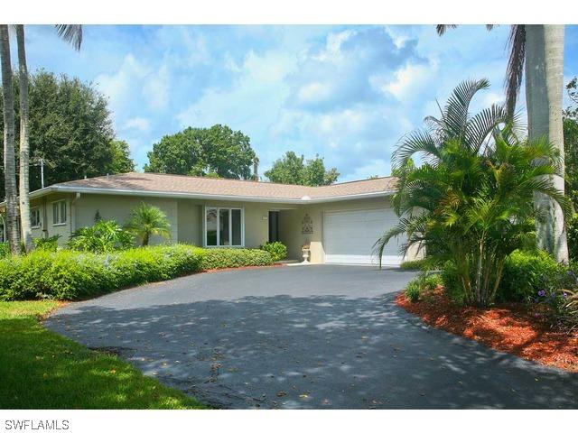 1977 Alamanda Dr., Naples, FL 34102