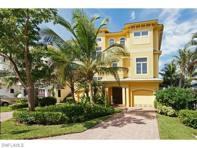 1279 Belaire Ct., Naples, FL