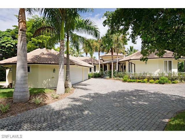 989 Admiralty Parade, Naples, FL