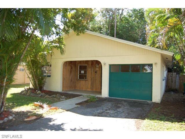 828 102nd Ave., Naples, FL 34108