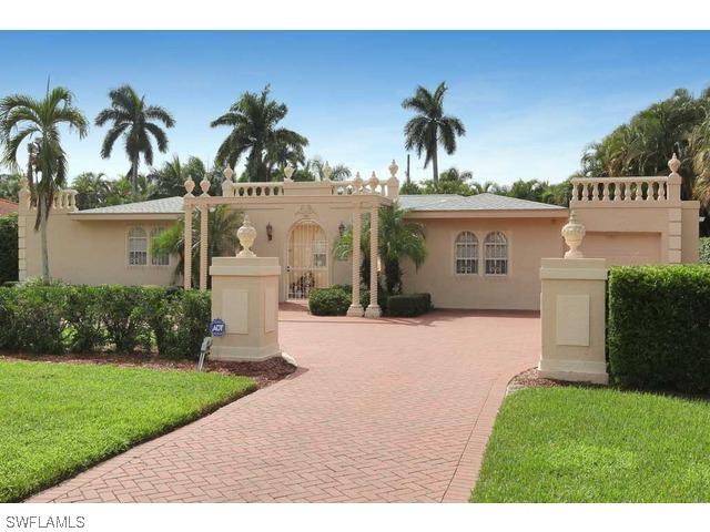 2331 Crayton Rd., Naples, FL 34103