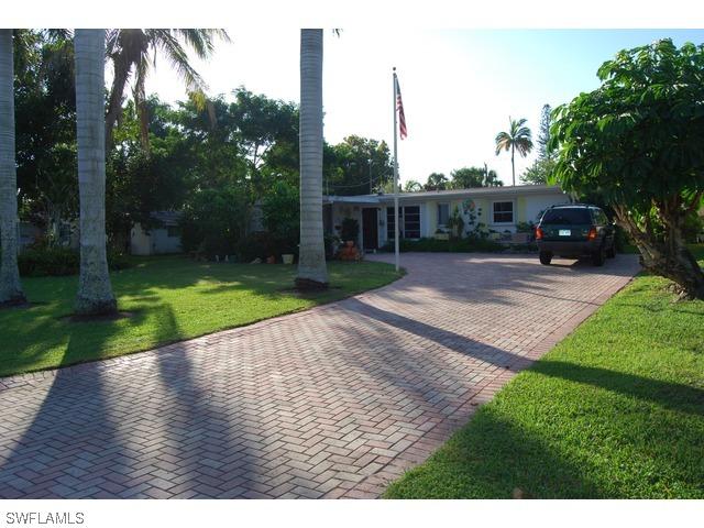 750 11th Ave., Naples, FL 34102