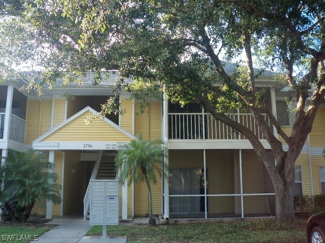 2716 Fountain View Ln., Naples, FL