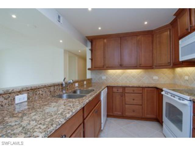 555 Park Shore Dr. #211, Naples, FL 34103