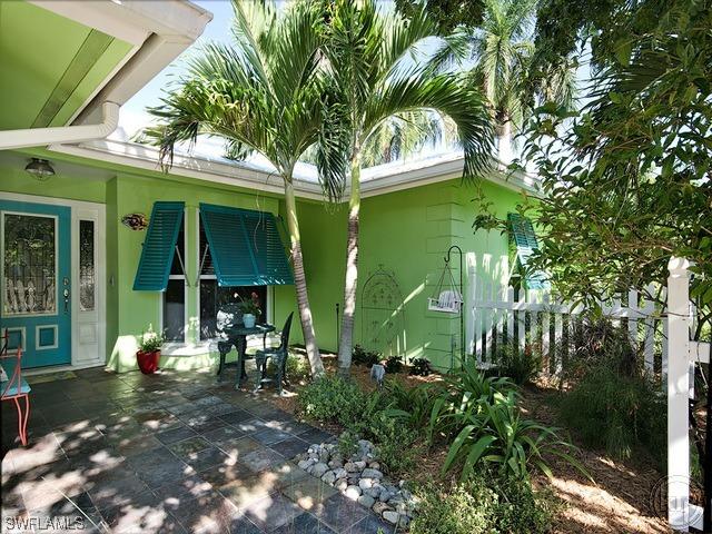 721 Old Trail Dr., Naples, FL 34103