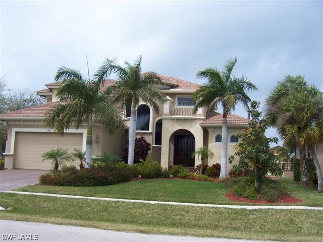 950 Maple Ct., Marco Island, FL