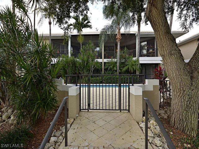 437 11th Ave., Naples, FL