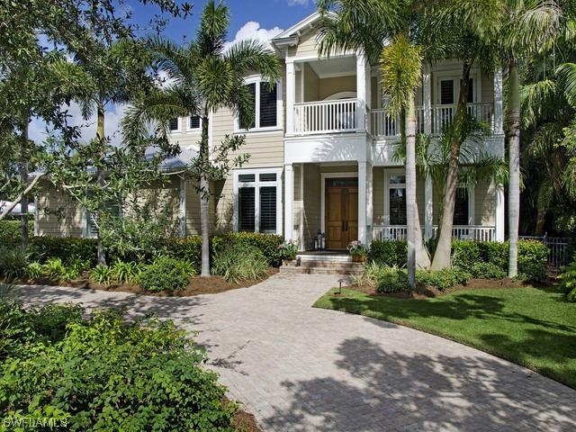 581 Springline Dr., Naples, FL 34102