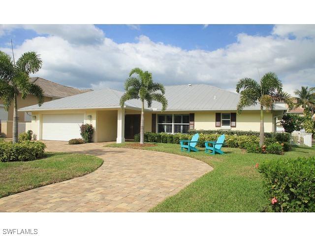 391 Lagoon Ave., Naples, FL 34108