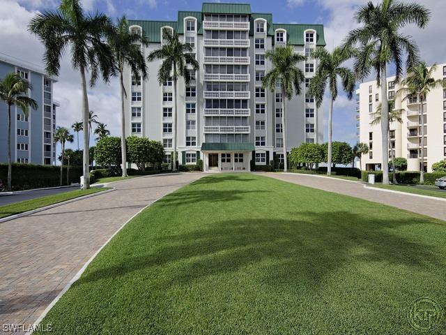 3003 Gulf Shore Blvd. #903, Naples, FL
