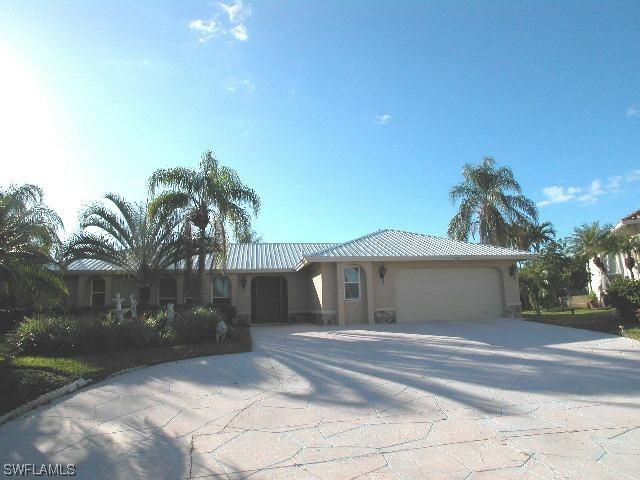813 Magnolia Ct., Marco Island, FL 34145