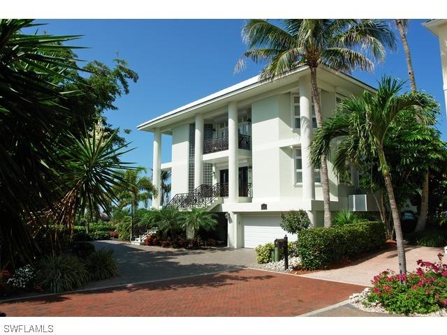 110 Hispaniola Ln., Bonita Springs, FL 34134