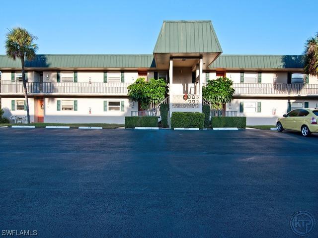 600 Valley Stream Dr. #E2, Naples, FL