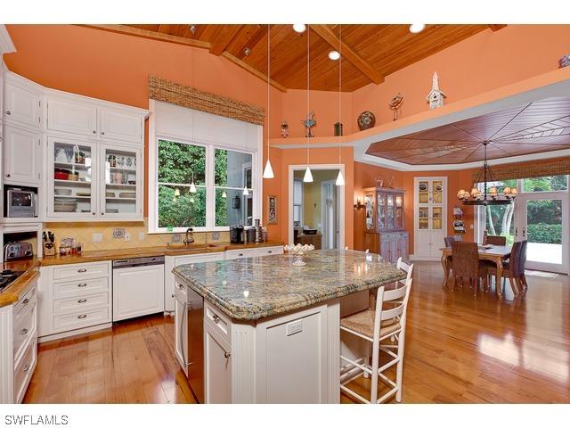 730 Pine Ct., Naples, FL