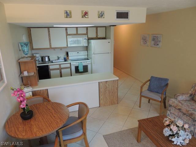 260 Southbay Dr. #112, Naples, FL