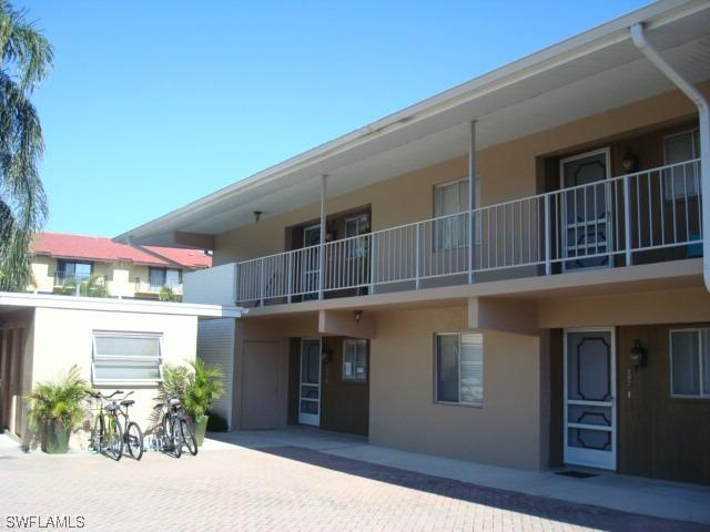 1417 Chesapeake Ave., Naples, FL