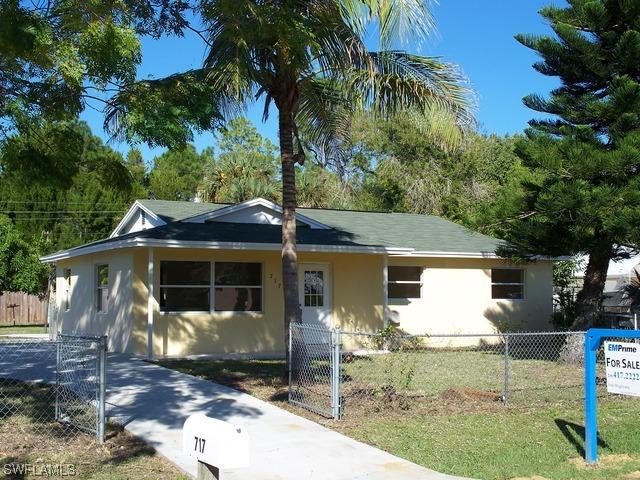 717 Pine Cone Ln., Naples, FL