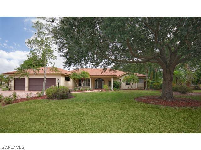 348 Wentworth Ct., Naples, FL 34104