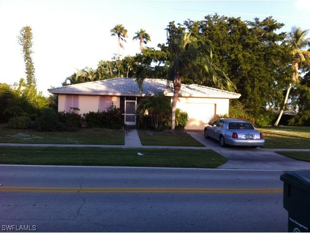 469 Yellowbird St., Marco Island, FL 34145