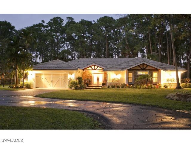 2347 Coach House Ln., Naples, FL 34105