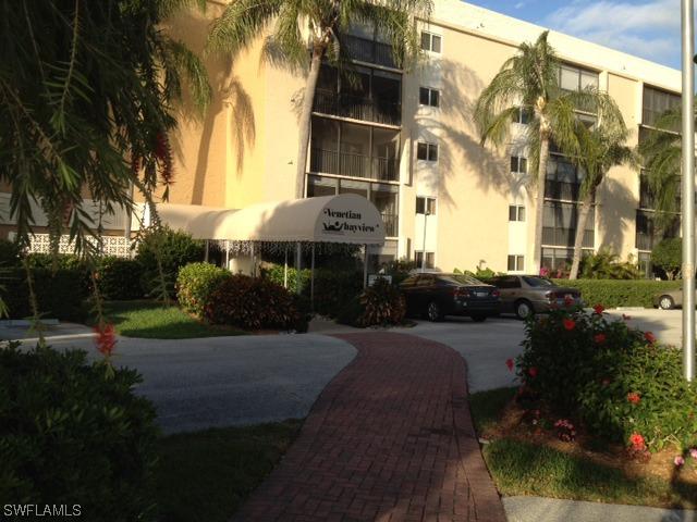 555 Park Shore Dr., Naples, FL 34103