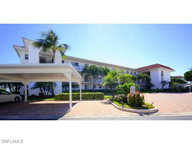 17 Highpoint Cir. #109, Naples, FL