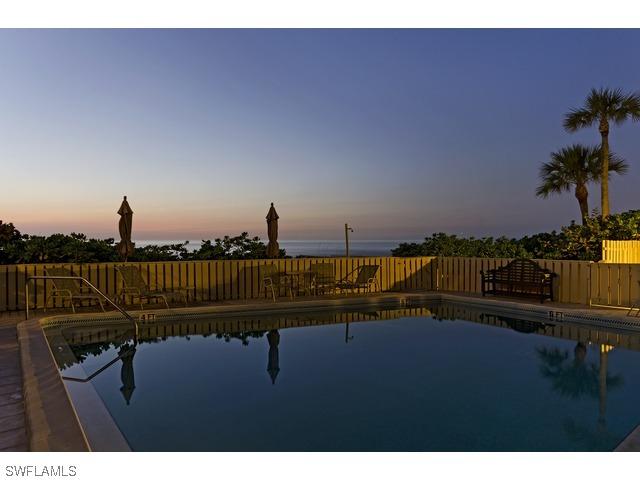10633 Gulfshore Dr. #4, Naples, FL