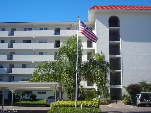 37 Highpoint Cir. #404, Naples, FL