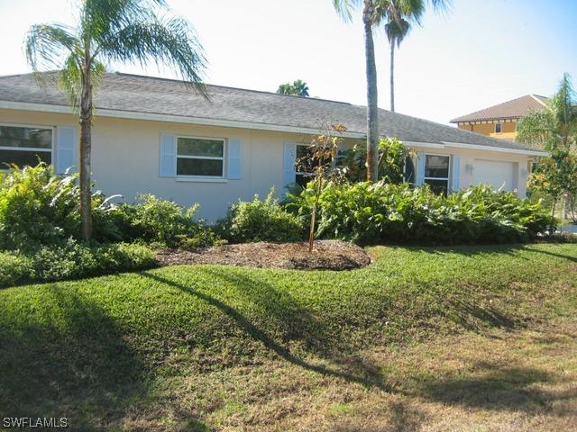 10180 Vanderbilt Dr., Naples, FL 34108