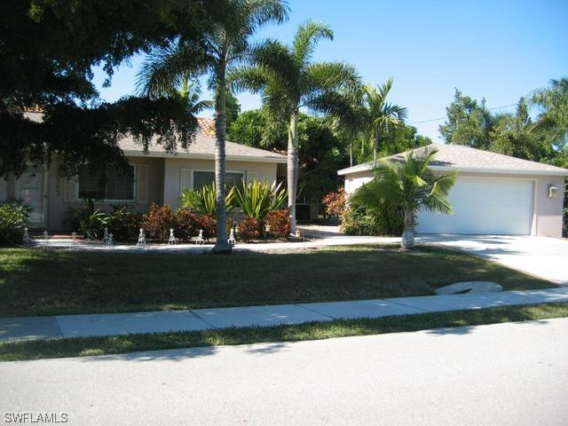 593 102nd Ave., Naples, FL 34108