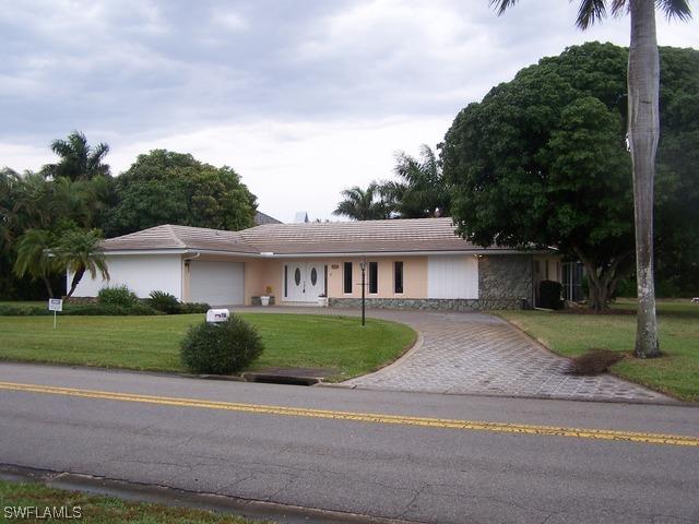 718 Old Trail Dr., Naples, FL