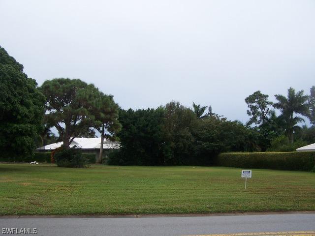 712 Old Trail Dr., Naples, FL 34103