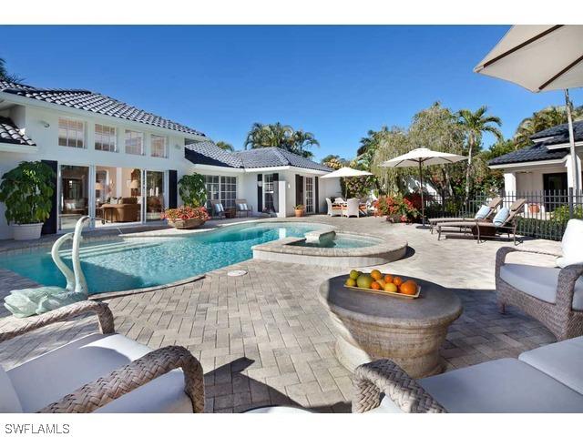 806 Bentwood Dr., Naples, FL