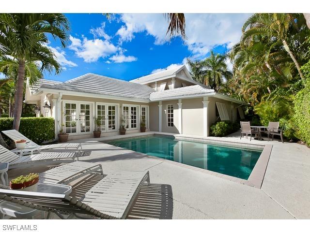 255 21st Ave., Naples, FL 34102