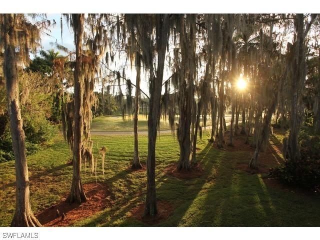 101 Clubhouse Ln. #279, Naples, FL 34105