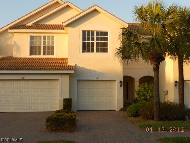 925 Hampton Cir. #105, Naples, FL 34105