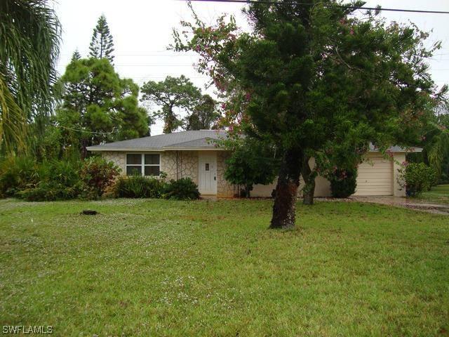 20621 Pine Tree Ln., Estero, FL 33928