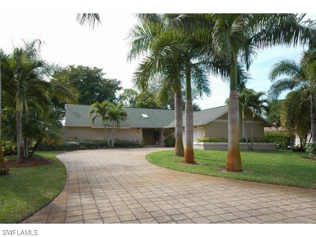 2252 Royal Ln., Naples, FL 34112