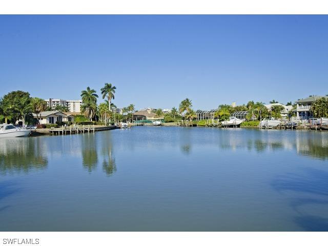 345 Hawser Ln., Naples, FL 34102